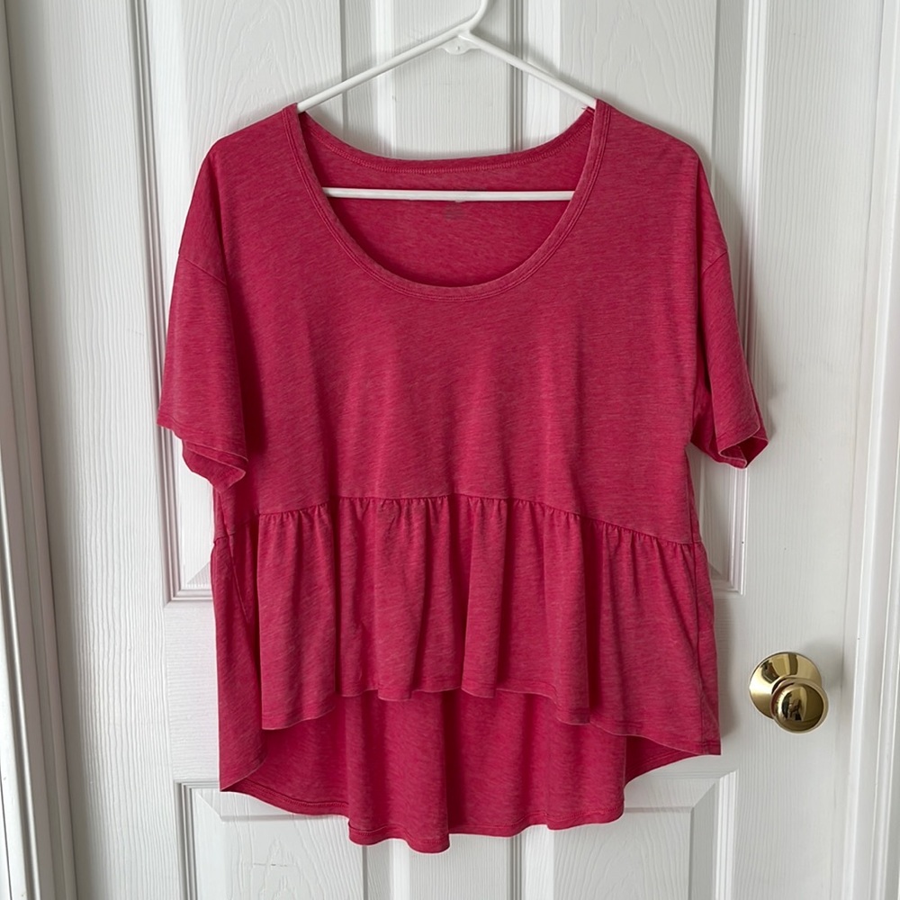 American Eagle size small pink tee